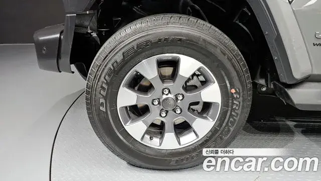 Jeep Wrangler 2023 — ფოტო 18/31
