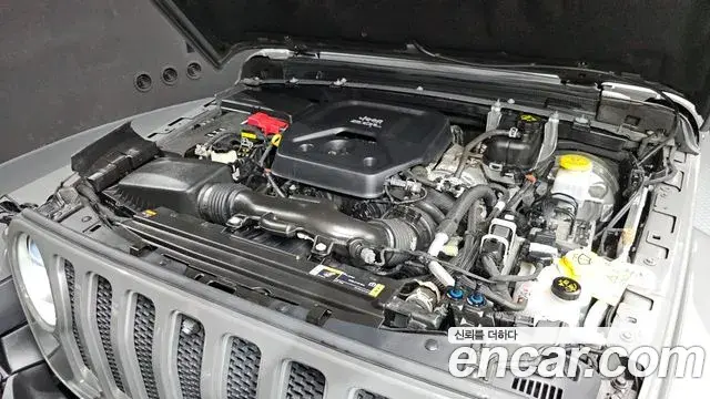 Jeep Wrangler 2023 — ფოტო 23/31