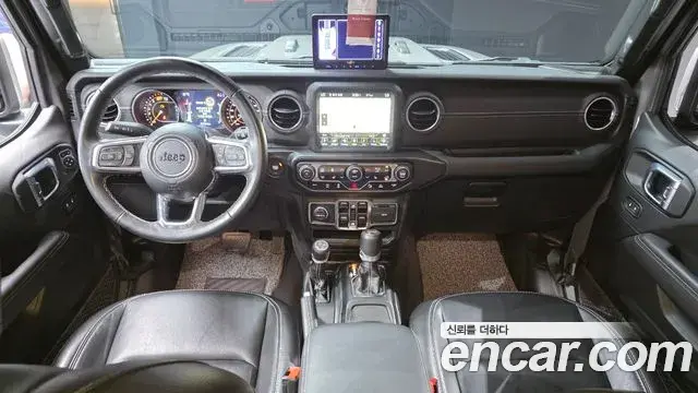 Jeep Wrangler 2023 — ფოტო 24/31