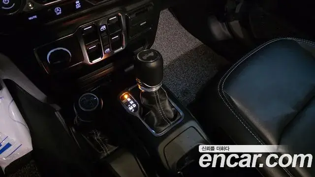 Jeep Wrangler 2023 — ფოტო 7/31