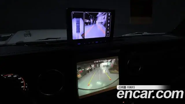 Jeep Wrangler 2023 — ფოტო 28/31