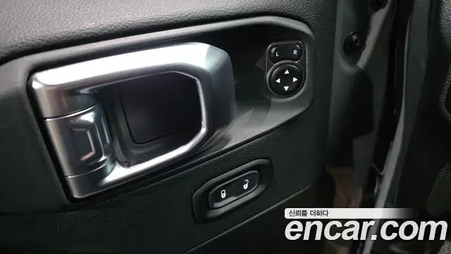 Jeep Wrangler 2023 — ფოტო 31/31