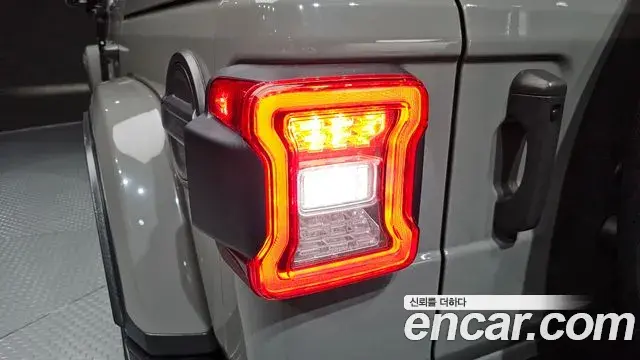 Jeep Wrangler 2023 — ფოტო 15/31
