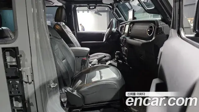 Jeep Wrangler 2023 — ფოტო 16/31