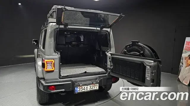 Jeep Wrangler 2023 — ფოტო 21/31
