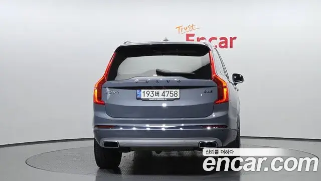 Volvo XC90 2021 — Şəkil 26/31