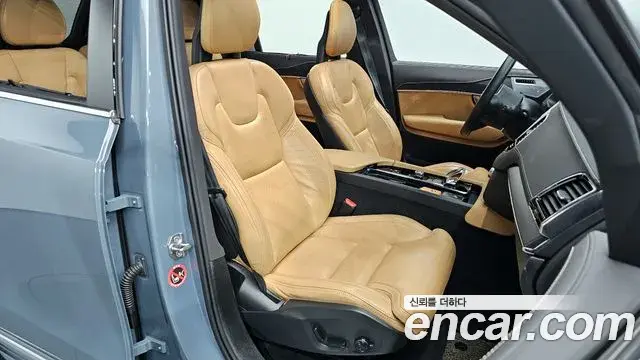 Volvo XC90 2021 — Şəkil 15/31