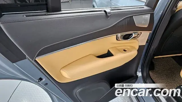Volvo XC90 2021 — Şəkil 25/31