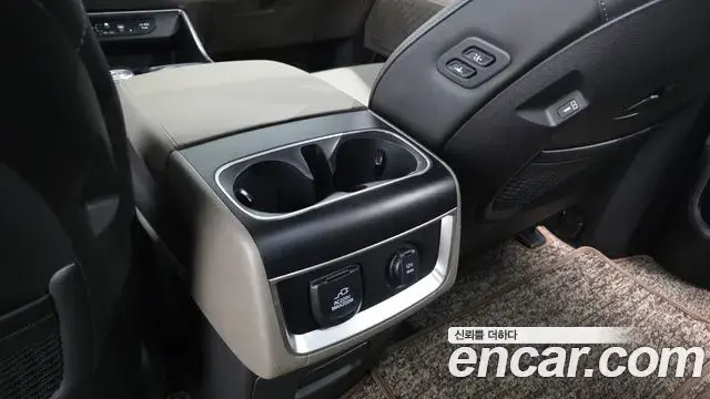 Kia Carnival 2024 — Фото 19/20