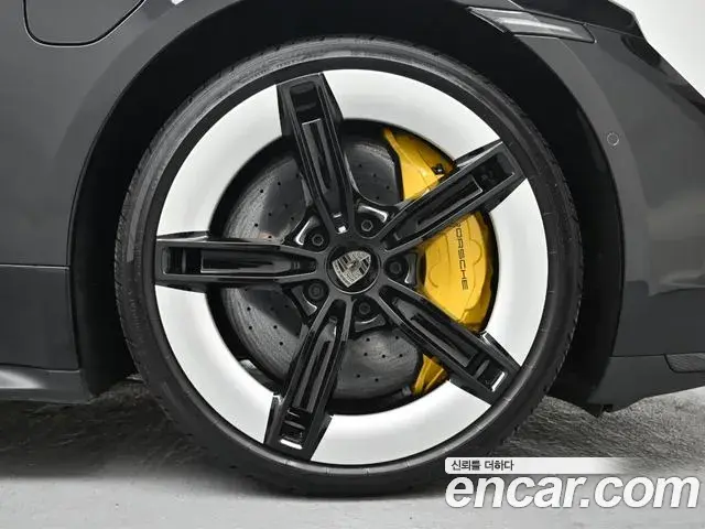 Porsche Taycan 2025 — ფოტო 6/20