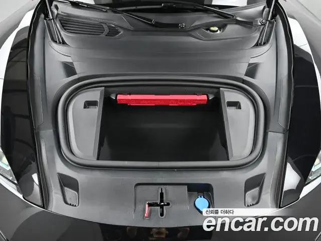 Porsche Taycan 2025 — ფოტო 15/20