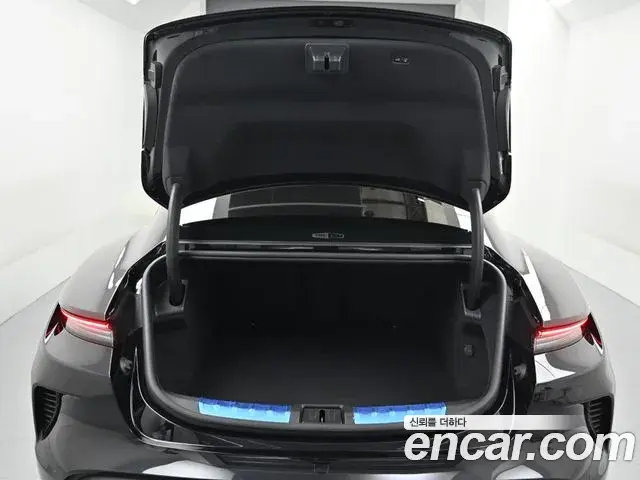 Porsche Taycan 2025 — ფოტო 18/20