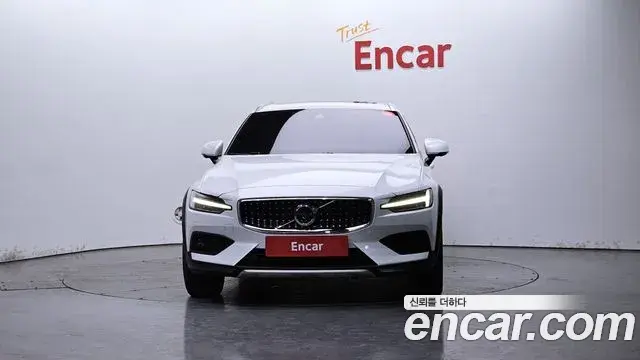 Volvo V60 Cross Country 2021 — Фото 3/20