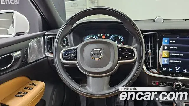 Volvo V60 Cross Country 2021 — Фото 13/20