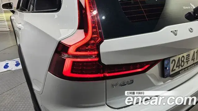 Volvo V60 Cross Country 2021 — Şəkil 26/30