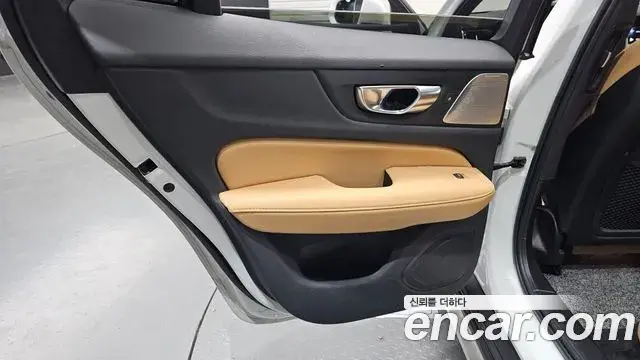 Volvo V60 Cross Country 2021 — Şəkil 18/30