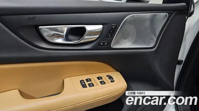 Volvo V60 Cross Country 2021 — Şəkil 17/30