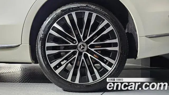 Mercedes-Benz S-Class 2022 — Photo 18/34