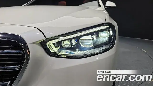Mercedes-Benz S-Class 2022 — Photo 26/34