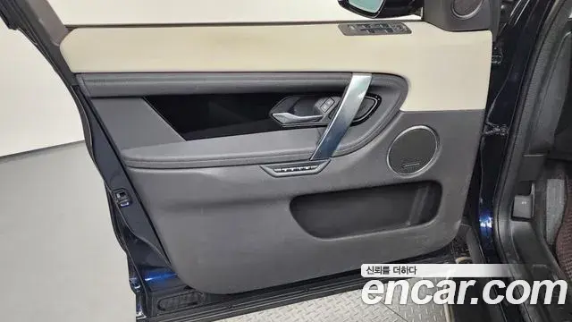 Land Rover Discovery Sport 2020 — Photo 29/35