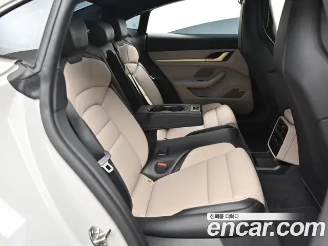 Porsche Taycan 2025 — Şəkil 12/20