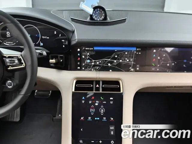 Porsche Taycan 2025 — Şəkil 9/20