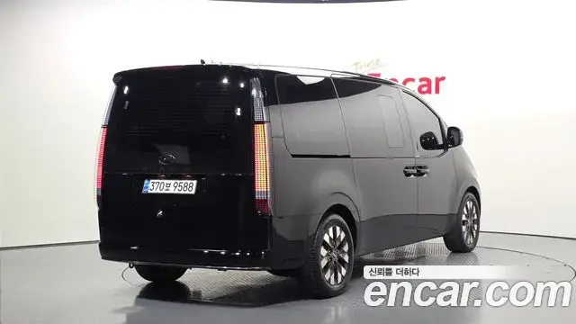 Hyundai Staria 2023 — ფოტო 26/34