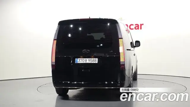 Hyundai Staria 2023 — ფოტო 19/34