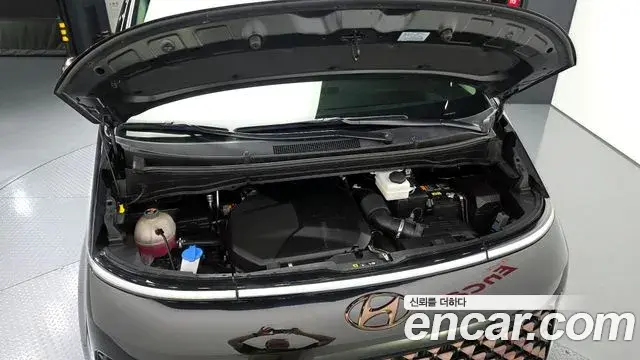 Hyundai Staria 2023 — ფოტო 13/34