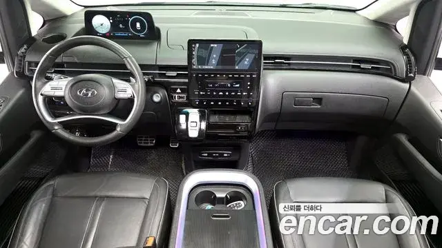 Hyundai Staria 2023 — ფოტო 15/34