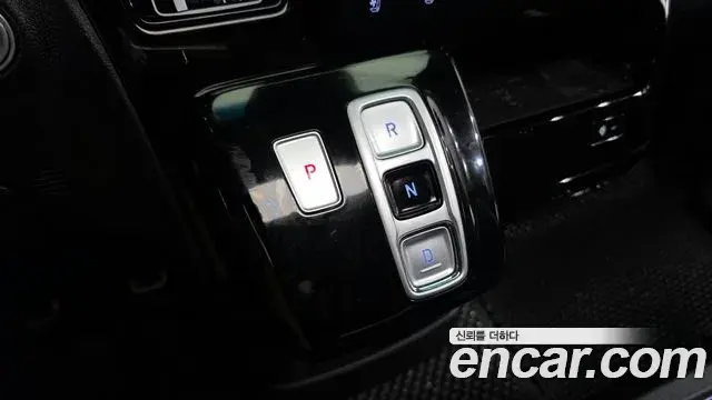 Hyundai Staria 2023 — ფოტო 23/34