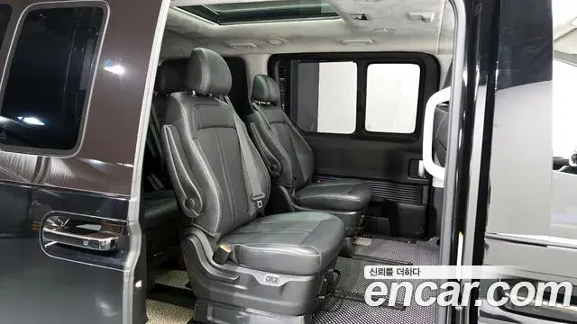 Hyundai Staria 2023 — ფოტო 16/34