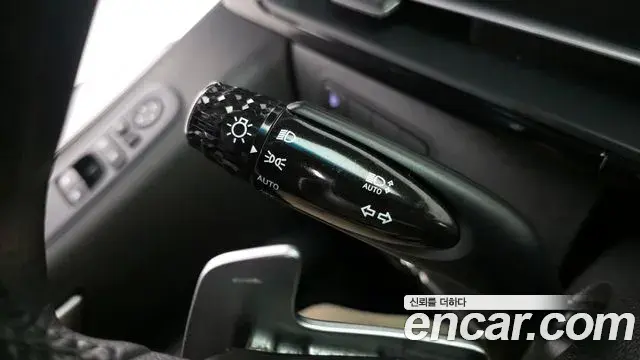 Hyundai Staria 2023 — ფოტო 25/34