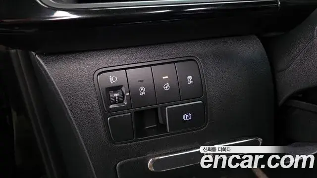 Hyundai Staria 2023 — ფოტო 20/34