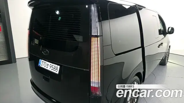 Hyundai Staria 2023 — ფოტო 11/34