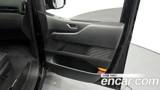 Hyundai Staria 2023 — ფოტო 12/34
