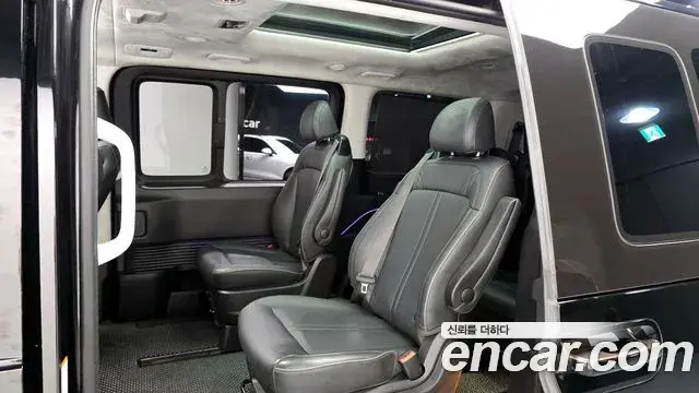 Hyundai Staria 2023 — ფოტო 33/34
