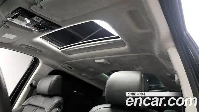 Hyundai Staria 2023 — ფოტო 17/34