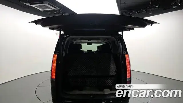 Hyundai Staria 2023 — ფოტო 29/34