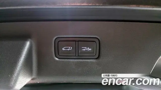 Hyundai Staria 2023 — ფოტო 3/34