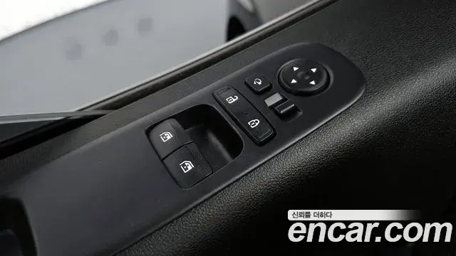 Hyundai Staria 2023 — ფოტო 14/34