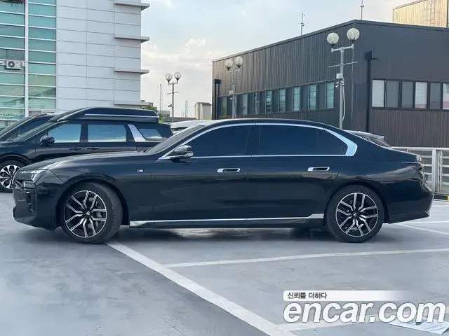 BMW 7 Series 2025 — Şəkil 8/18