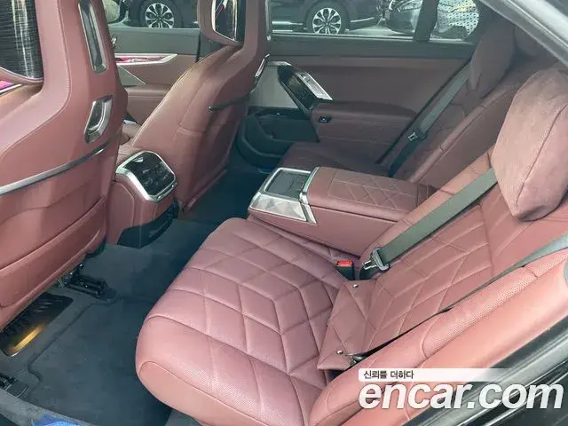 BMW 7 Series 2025 — Şəkil 12/18
