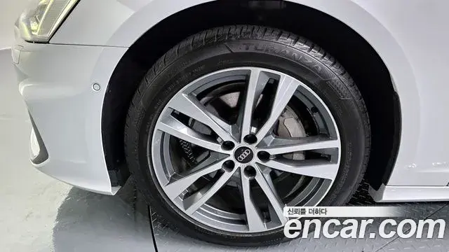 Audi A6 2021 — ფოტო 22/33