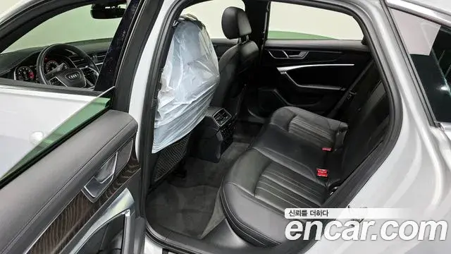Audi A6 2021 — ფოტო 18/33