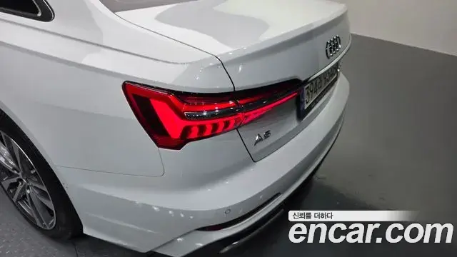 Audi A6 2021 — ფოტო 17/33