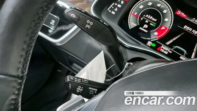 Audi A6 2021 — ფოტო 30/33