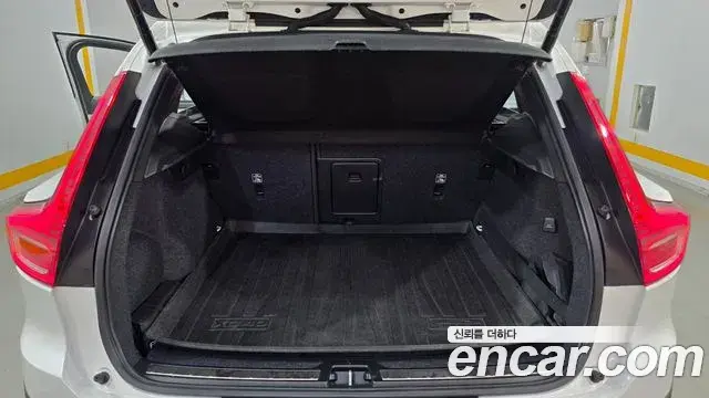 Volvo XC40 2020 — Photo 11/20
