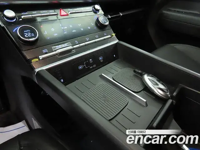 Hyundai Santa Fe 2024 — ფოტო 8/20