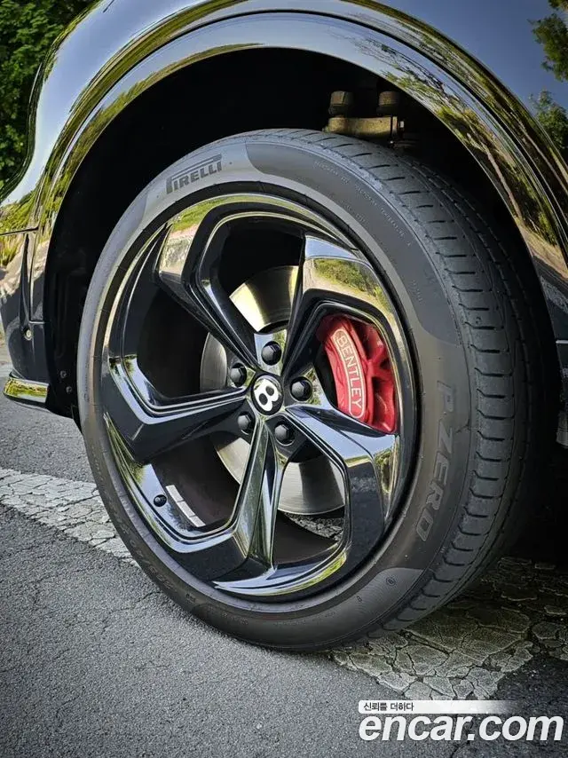 Bentley Bentayga 2022 — Şəkil 20/20